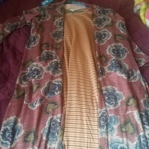 Large Sarah and large carly